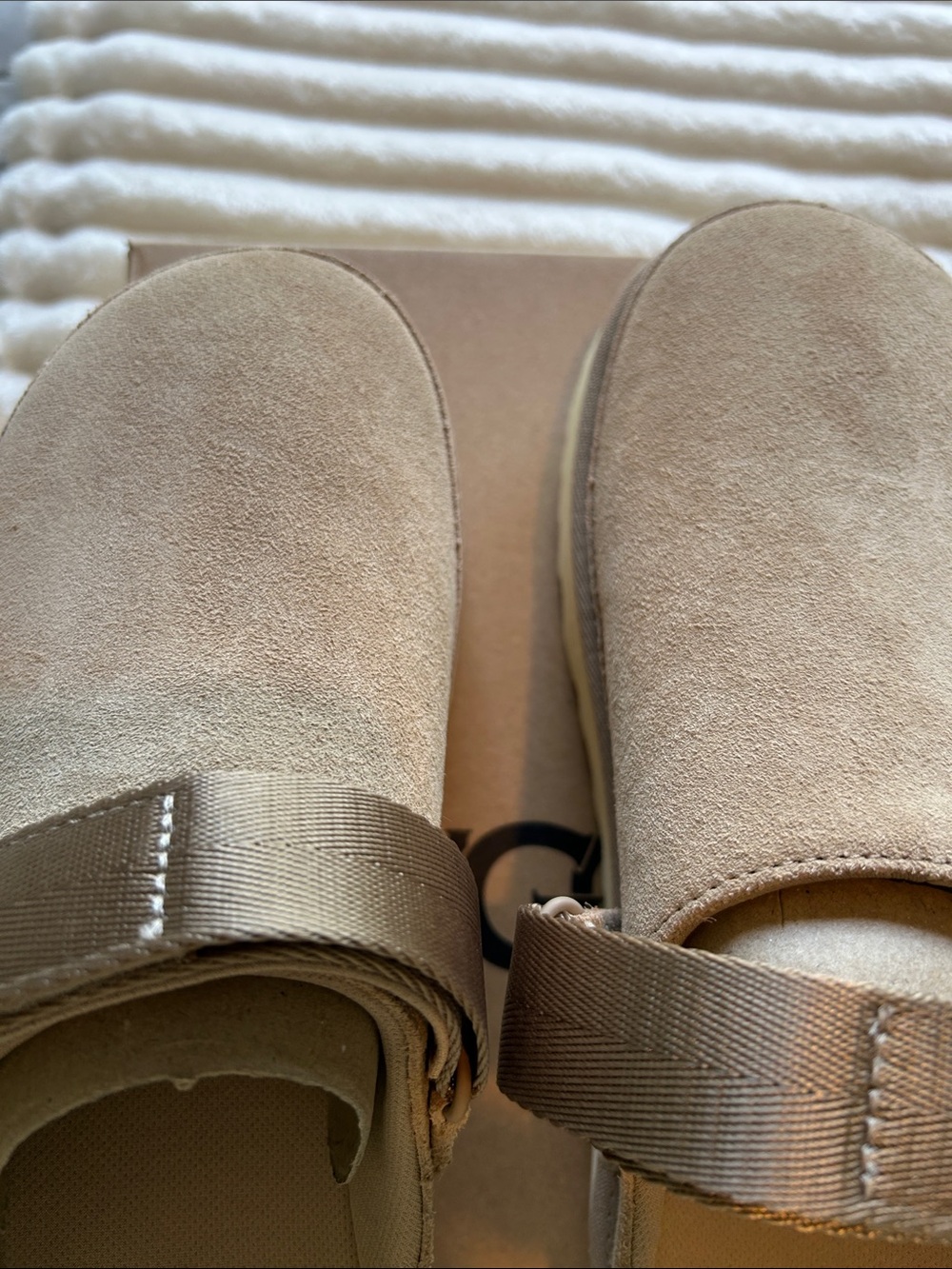 UGG Women's Suede Goldenstar Clog in Beige - Picture 4 of 6